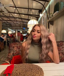 Russian escort from Dana Dubai works in
