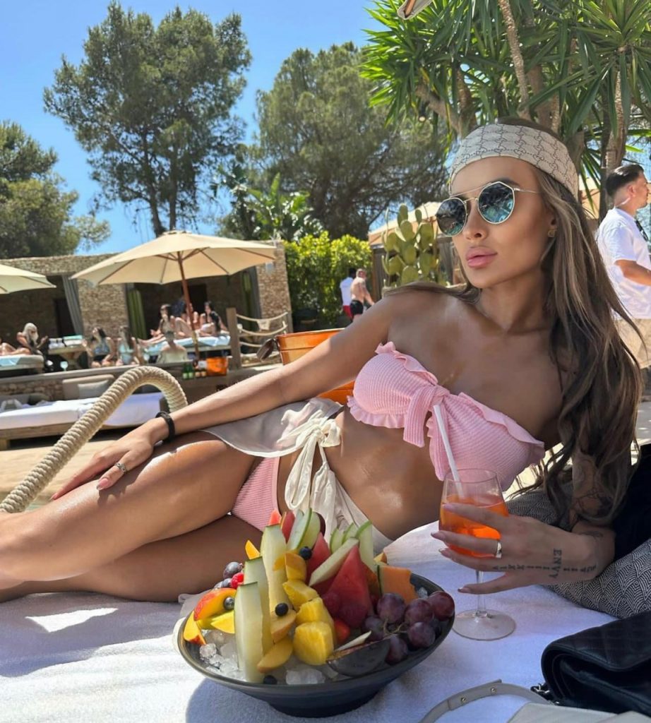 VIP escort from Carine Dubai-Stars