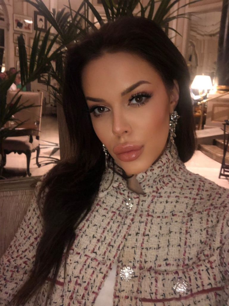 Russian escort from Bella Dubai works in